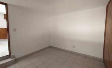 EXCELENTE PH INTERNO EN PLANTA BAJA CON 2 HABITACIONES, COCINA COMEDOR Y BAÑO CON DUCHA. OPCIONAL ESPACIO GUARDA COCHE DISPONIBLE.