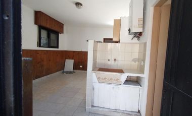 EXCELENTE PH INTERNO EN PLANTA BAJA CON 2 HABITACIONES, COCINA COMEDOR Y BAÑO CON DUCHA. OPCIONAL ESPACIO GUARDA COCHE DISPONIBLE.