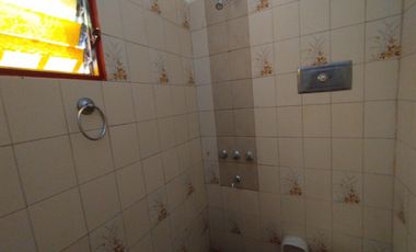 EXCELENTE PH INTERNO EN PLANTA BAJA CON 2 HABITACIONES, COCINA COMEDOR Y BAÑO CON DUCHA. OPCIONAL ESPACIO GUARDA COCHE DISPONIBLE.