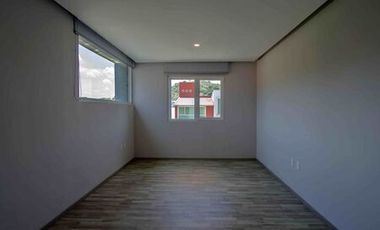 EN VENTA HERMOSA RESIDENCIA  EN BOSQUE ESMERALDA