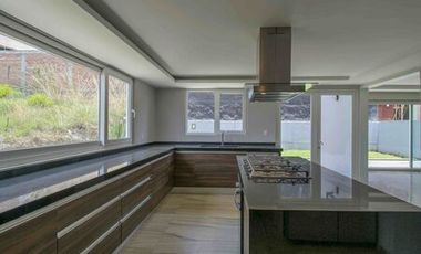 EN VENTA HERMOSA RESIDENCIA  EN BOSQUE ESMERALDA