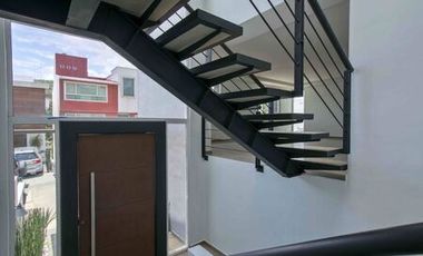 EN VENTA HERMOSA RESIDENCIA  EN BOSQUE ESMERALDA