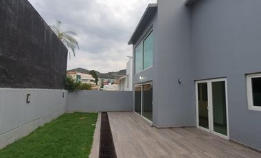 EN VENTA HERMOSA RESIDENCIA  EN BOSQUE ESMERALDA