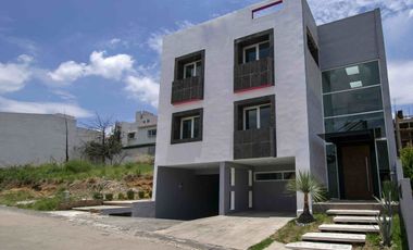 EN VENTA HERMOSA RESIDENCIA  EN BOSQUE ESMERALDA