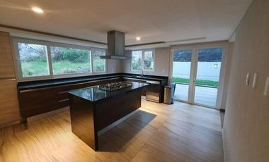 EN VENTA HERMOSA RESIDENCIA  EN BOSQUE ESMERALDA