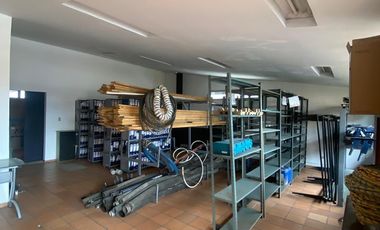 edificio en arriendo en el lago. Cod A70061