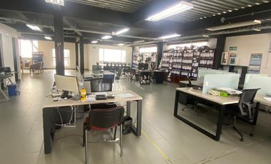 edificio en arriendo en el lago. Cod A70061