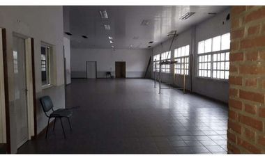 VENDO LOCAL COMERCIAL POR AV URUGUAY (POSADAS-MISIONES)