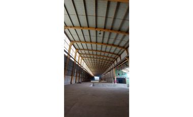 VA PERIMETRAL alquilo bodega de 10.000m2