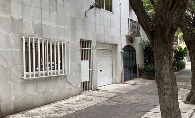 HERMOSA CASA O TERRENO EN LA COLONIA ROMA SUR CON CUATRO RECÁMARAS