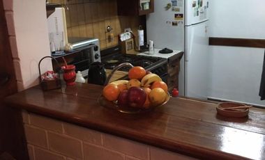 Casa 3 ambientes con garage en Quilmes Este