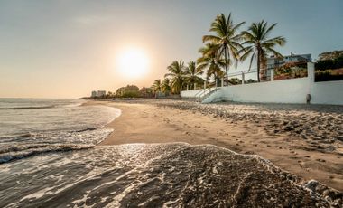 SE VENDE CASA FRENTE A LA PLAYA EN FARALLON $1,100,000
