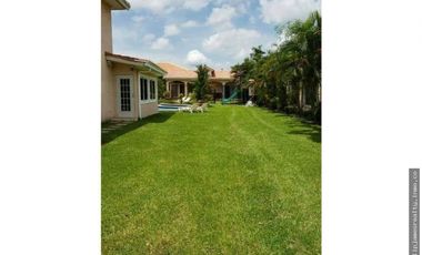 Venta: Hermosa casa en Colonias Fuente del Fresno, Condado del Rey