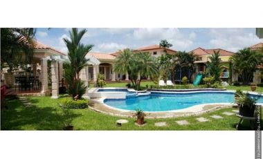 Venta: Hermosa casa en Colonias Fuente del Fresno, Condado del Rey