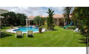 Venta: Hermosa casa en Colonias Fuente del Fresno, Condado del Rey