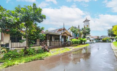 Rumah Luas 3 Kamar 15 menit ke Pintu Tol Cibadak 2 Hadap Timur J-44005