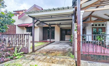 Rumah Luas 3 Kamar 15 menit ke Pintu Tol Cibadak 2 Hadap Timur J-44005