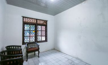 Rumah Luas 3 Kamar 15 menit ke Pintu Tol Cibadak 2 Hadap Timur J-44005