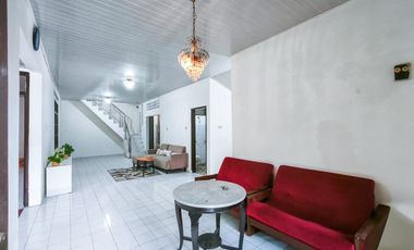 Rumah Luas 3 Kamar 15 menit ke Pintu Tol Cibadak 2 Hadap Timur J-44005