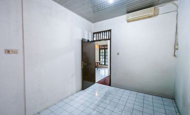 Rumah Luas 3 Kamar 15 menit ke Pintu Tol Cibadak 2 Hadap Timur J-44005