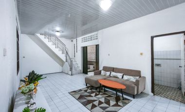 Rumah Luas 3 Kamar 15 menit ke Pintu Tol Cibadak 2 Hadap Timur J-44005