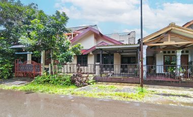 Rumah Luas 3 Kamar 15 menit ke Pintu Tol Cibadak 2 Hadap Timur J-44005