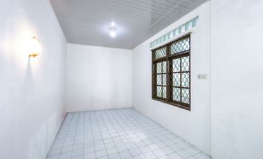 Rumah Luas 3 Kamar 15 menit ke Pintu Tol Cibadak 2 Hadap Timur J-44005