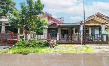 Rumah Luas 3 Kamar 15 menit ke Pintu Tol Cibadak 2 Hadap Timur J-44005