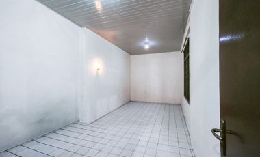 Rumah Luas 3 Kamar 15 menit ke Pintu Tol Cibadak 2 Hadap Timur J-44005