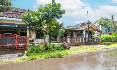 Rumah Luas 3 Kamar 15 menit ke Pintu Tol Cibadak 2 Hadap Timur J-44005