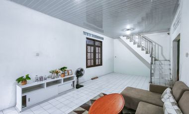 Rumah Luas 3 Kamar 15 menit ke Pintu Tol Cibadak 2 Hadap Timur J-44005