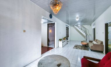 Rumah Luas 3 Kamar 15 menit ke Pintu Tol Cibadak 2 Hadap Timur J-44005