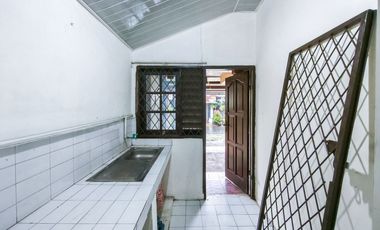 Rumah Luas 3 Kamar 15 menit ke Pintu Tol Cibadak 2 Hadap Timur J-44005