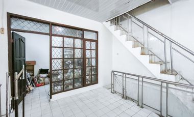 Rumah Luas 3 Kamar 15 menit ke Pintu Tol Cibadak 2 Hadap Timur J-44005