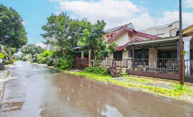 Rumah Luas 3 Kamar 15 menit ke Pintu Tol Cibadak 2 Hadap Timur J-44005