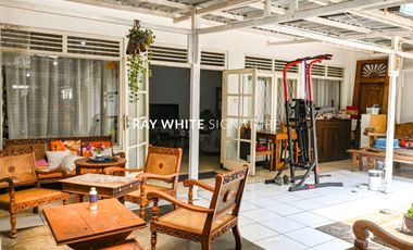 Rumah Lama Terawat di Lokasi Prime, WIjaya - Kebayoran Baru