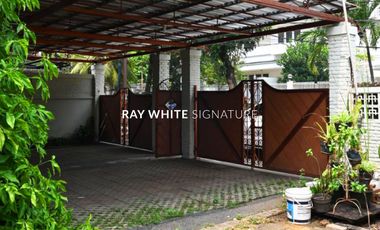 Rumah Lama Terawat di Lokasi Prime, WIjaya - Kebayoran Baru