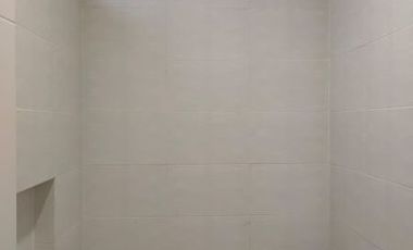 Disewakan Rumah Semi Furnished Northwest Lake Citraland Surabaya*