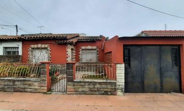 Casa en venta en Isidro Casanova