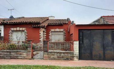 Casa en venta en Isidro Casanova