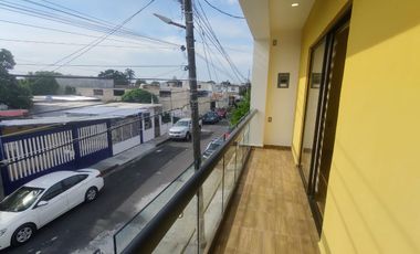 Casa en venta con alberca y acabados residenciales Col. Carranza, Boca del Río