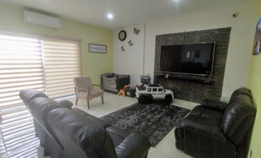 Casa en venta con alberca y acabados residenciales Col. Carranza, Boca del Río