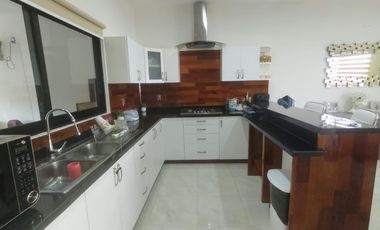 Casa en venta con alberca y acabados residenciales Col. Carranza, Boca del Río