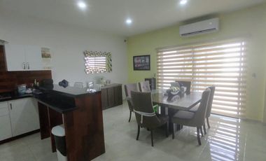 Casa en venta con alberca y acabados residenciales Col. Carranza, Boca del Río