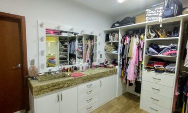 Casa en venta con alberca y acabados residenciales Col. Carranza, Boca del Río