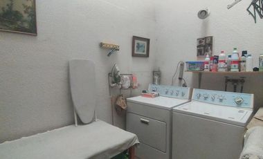 Vendo Casa  en el Mejor Sector Comercial de La Floresta No Patrimoniada