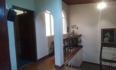 Vendo Casa  en el Mejor Sector Comercial de La Floresta No Patrimoniada
