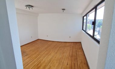 Renta/venta de casa para oficina a media cuadra de Rio San Joaquín