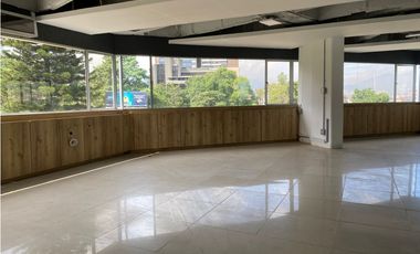 Oficina en venta y arriendo en el sector de Manila