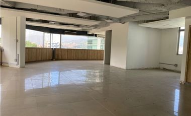 Oficina en venta y arriendo en el sector de Manila